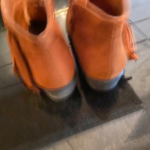 Bamboo Womens Sadie-48S Ankle Booties Brown Cuban Heel Zip Up Fringe 5.5 New - Picture 9 of 16